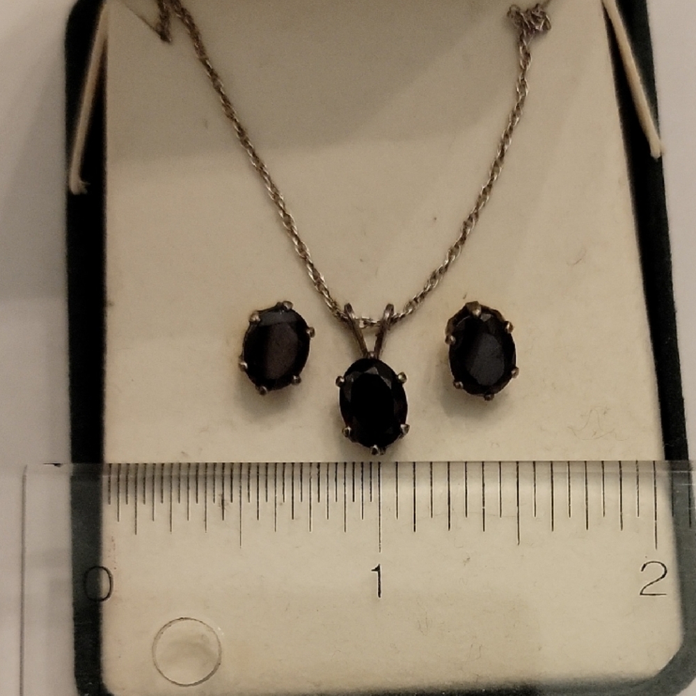 Elegant Silver And Garnet Jewelry Set